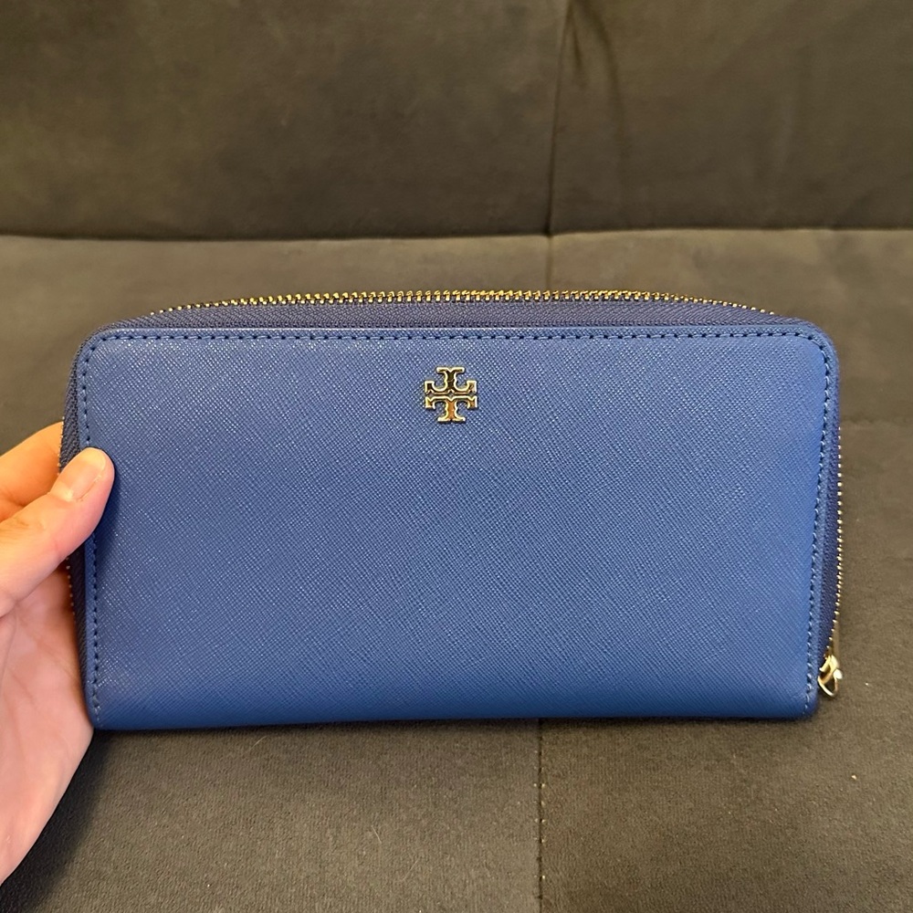 Tory Burch Emerson Zip Continental Wallet in Regal Blue
